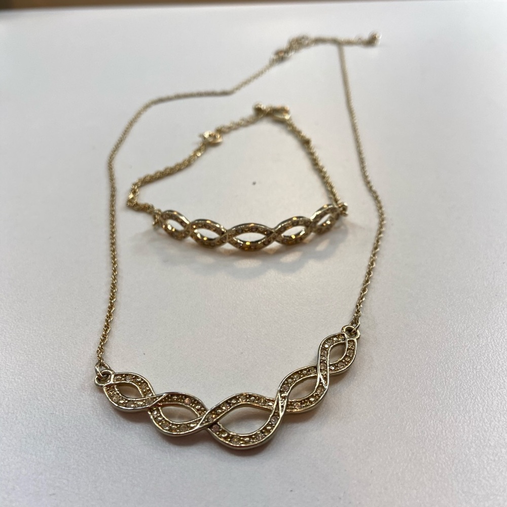 🔥 2/ $15 🔥 Necklace and bracelet set